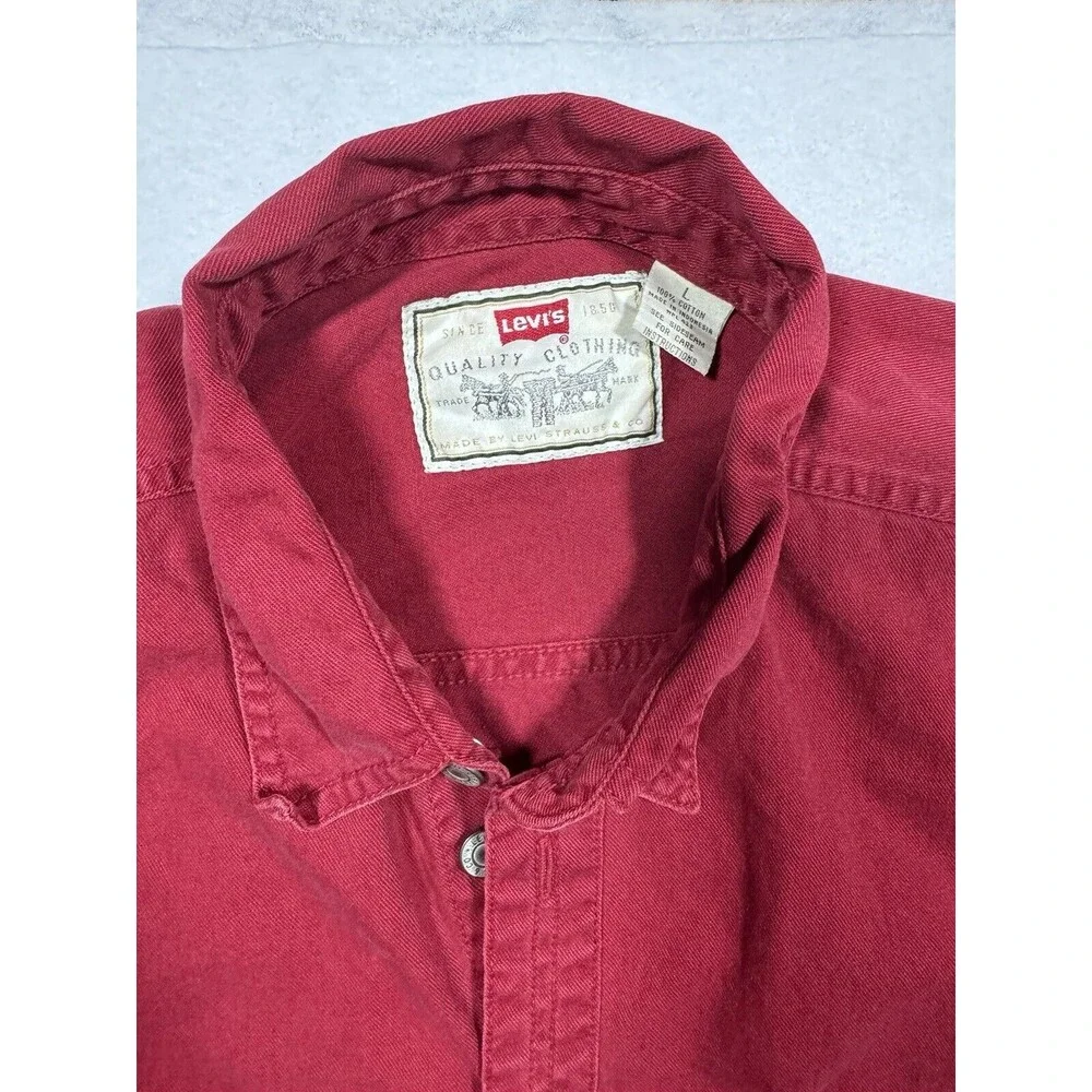 VIntage Levi's Denim Shirt Men's Large Red Tab Metal Buttons 2 Pockets 90's